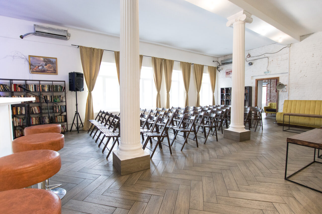 Арендовать Loft80sq.m. for lectures, meetings, master classes, photo sessions