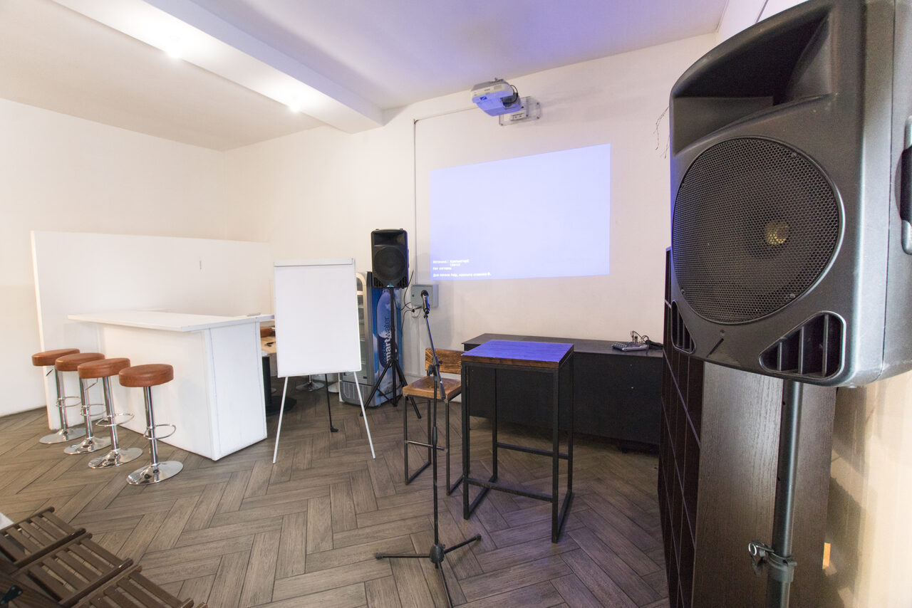 Арендовать Loft80sq.m. for lectures, meetings, master classes, photo sessions