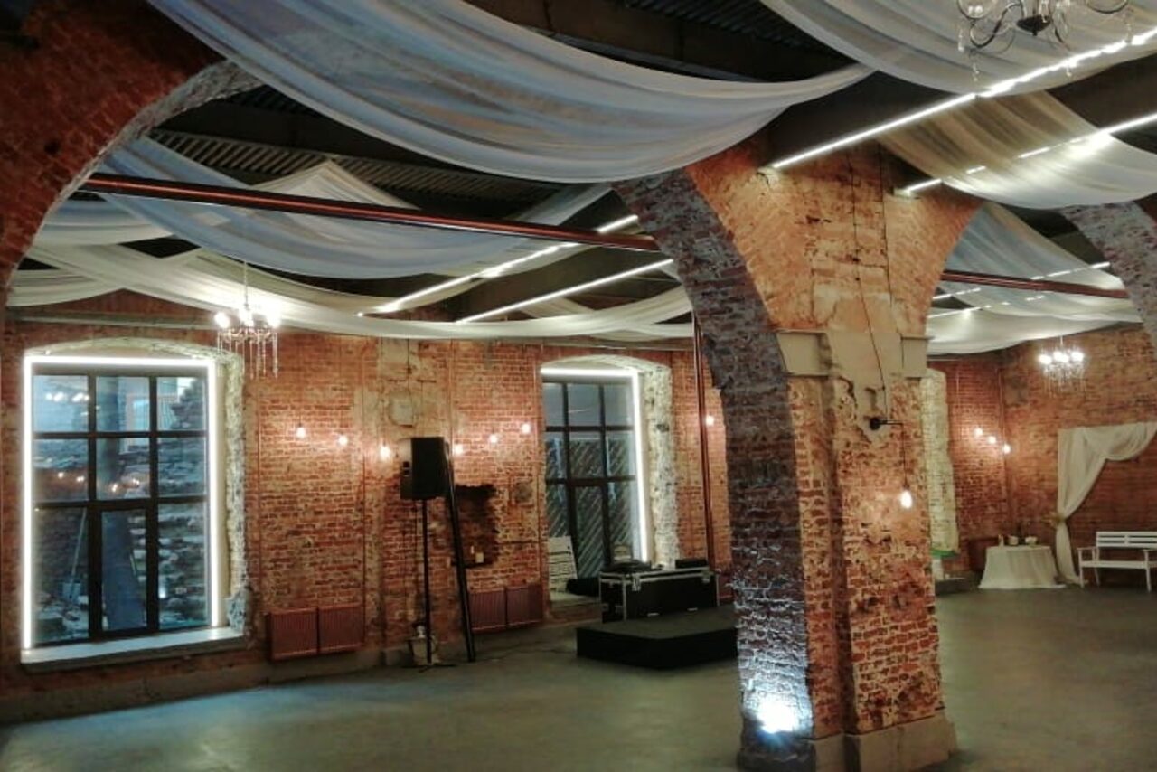 Арендовать Хаянис Холл