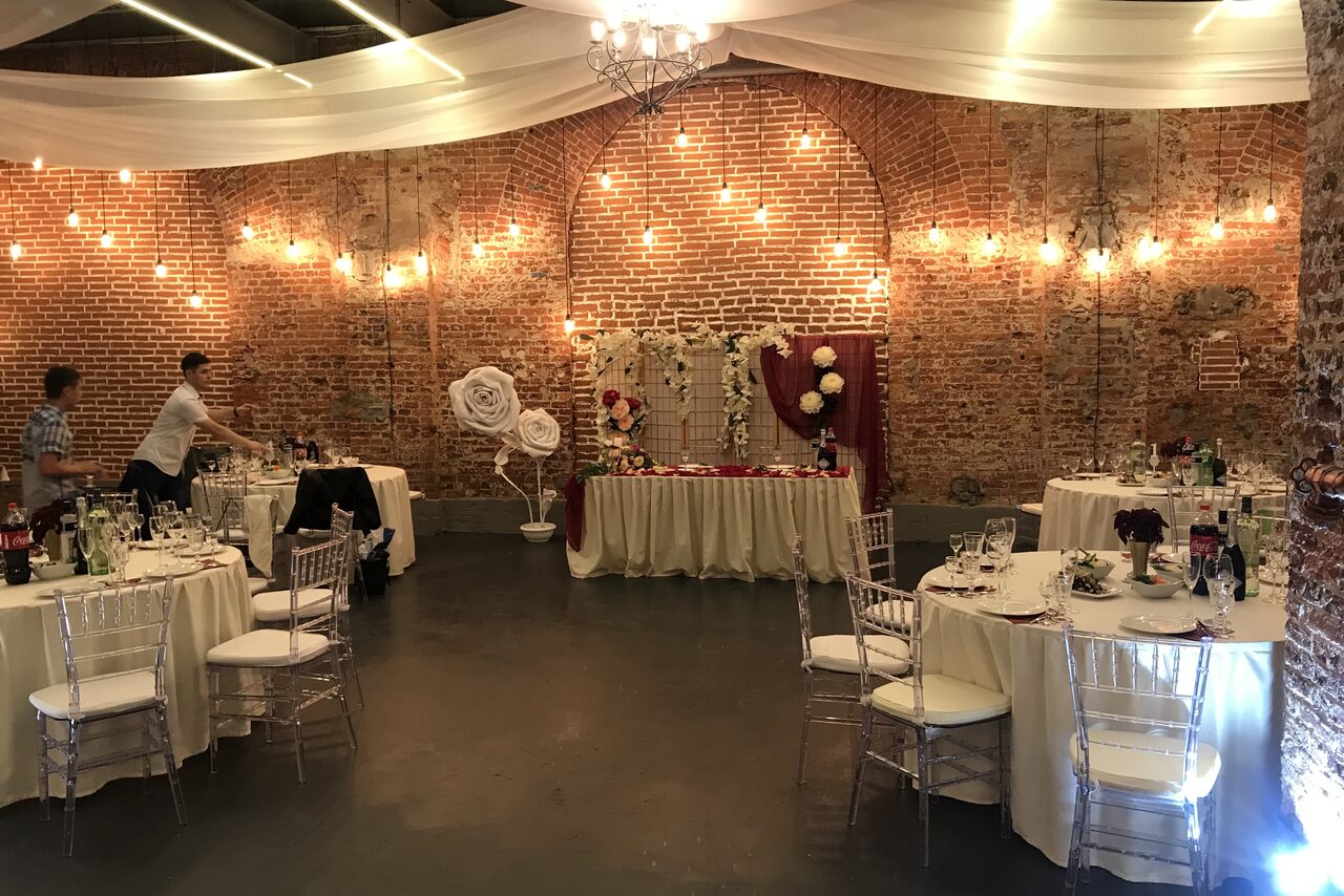 Арендовать Хаянис Холл