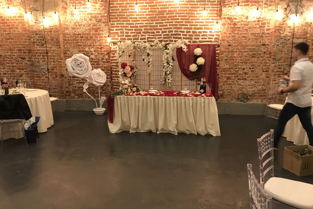 Арендовать Хаянис Холл