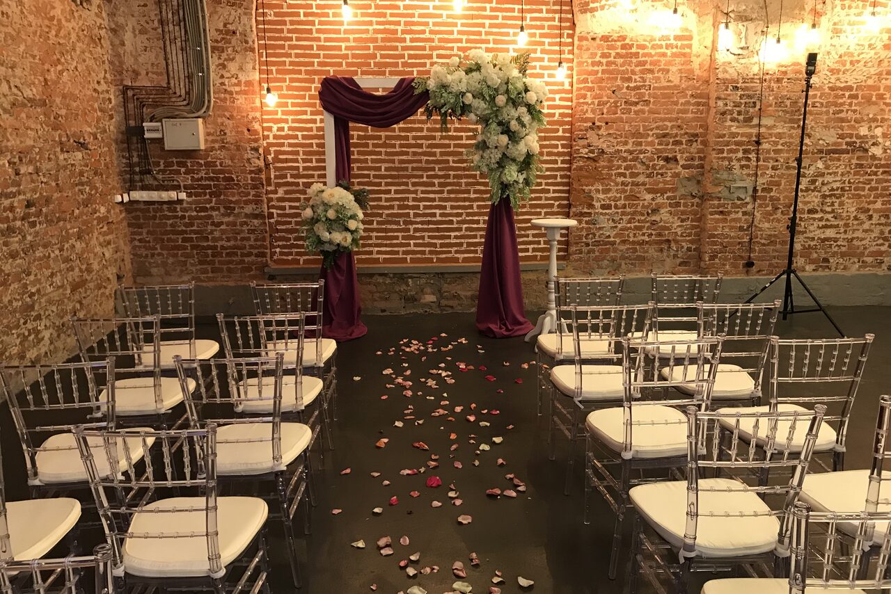 Арендовать Хаянис Холл