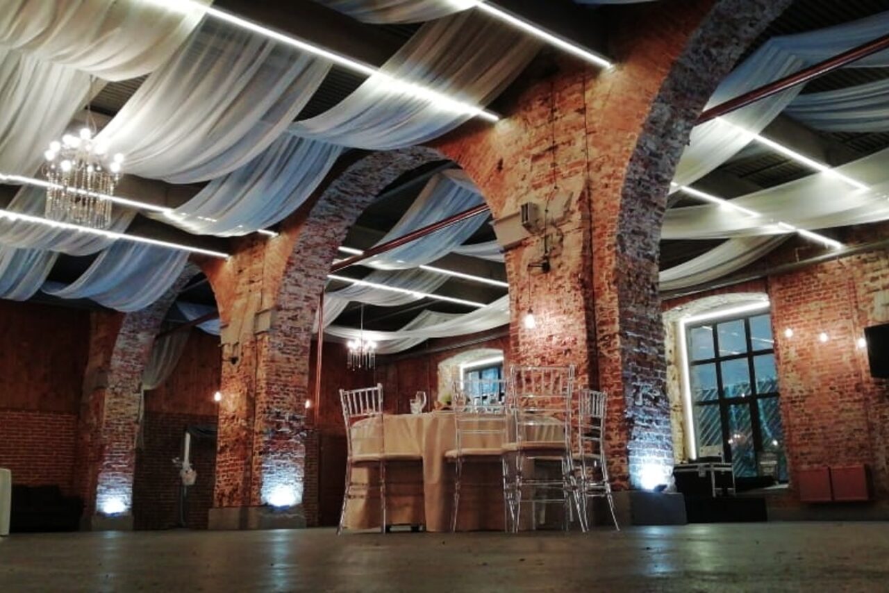 Арендовать Хаянис Холл