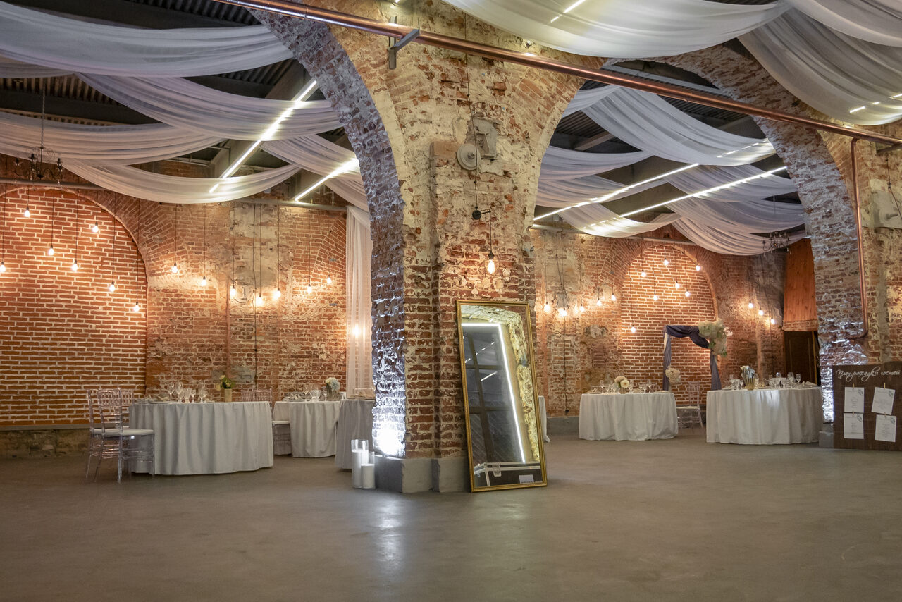 Арендовать Хаянис Холл