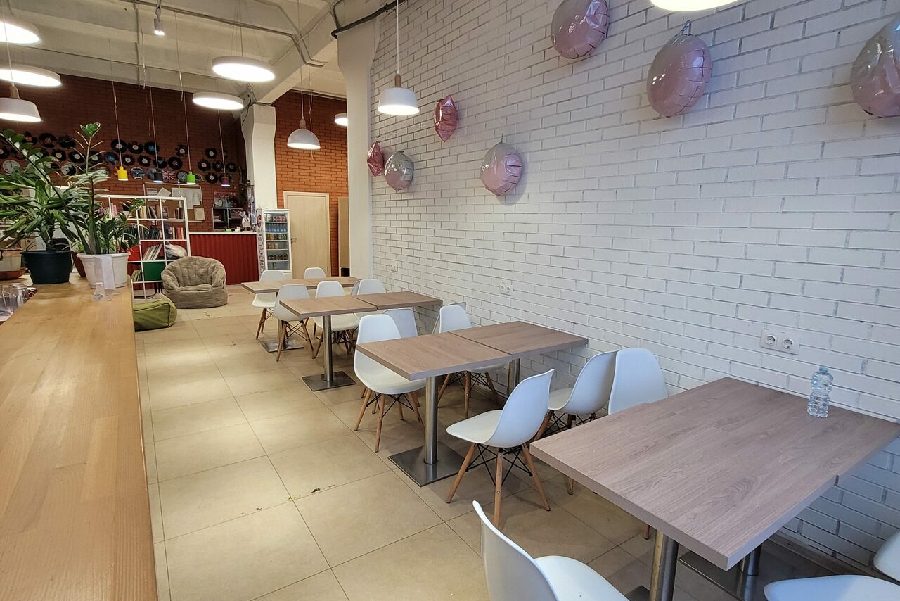 Арендовать Lounge space with cafe