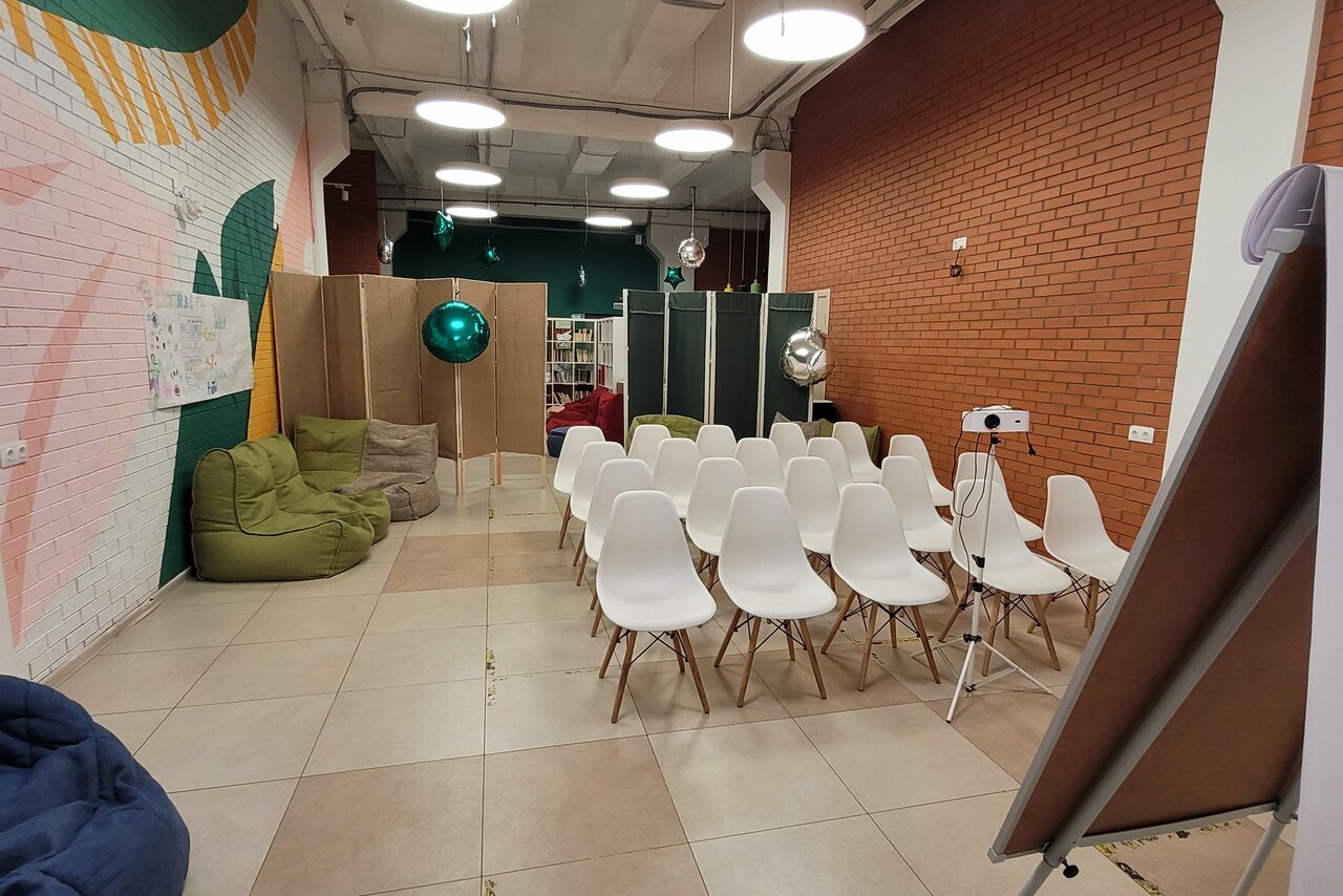 Арендовать Lounge space with cafe