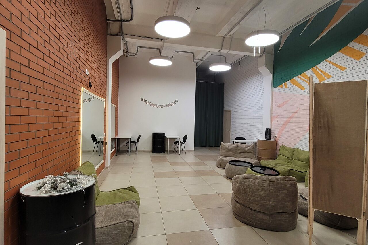 Арендовать Lounge space with cafe