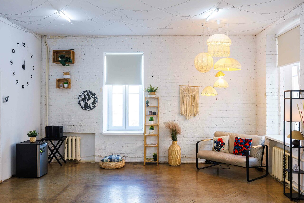 Арендовать White loft in an old mansion 