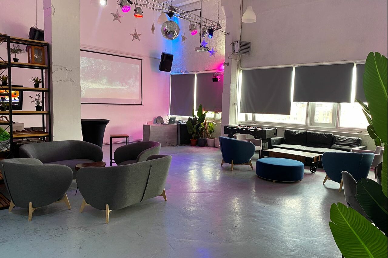 Арендовать Work Shop Loft. Зал 1 с верандой