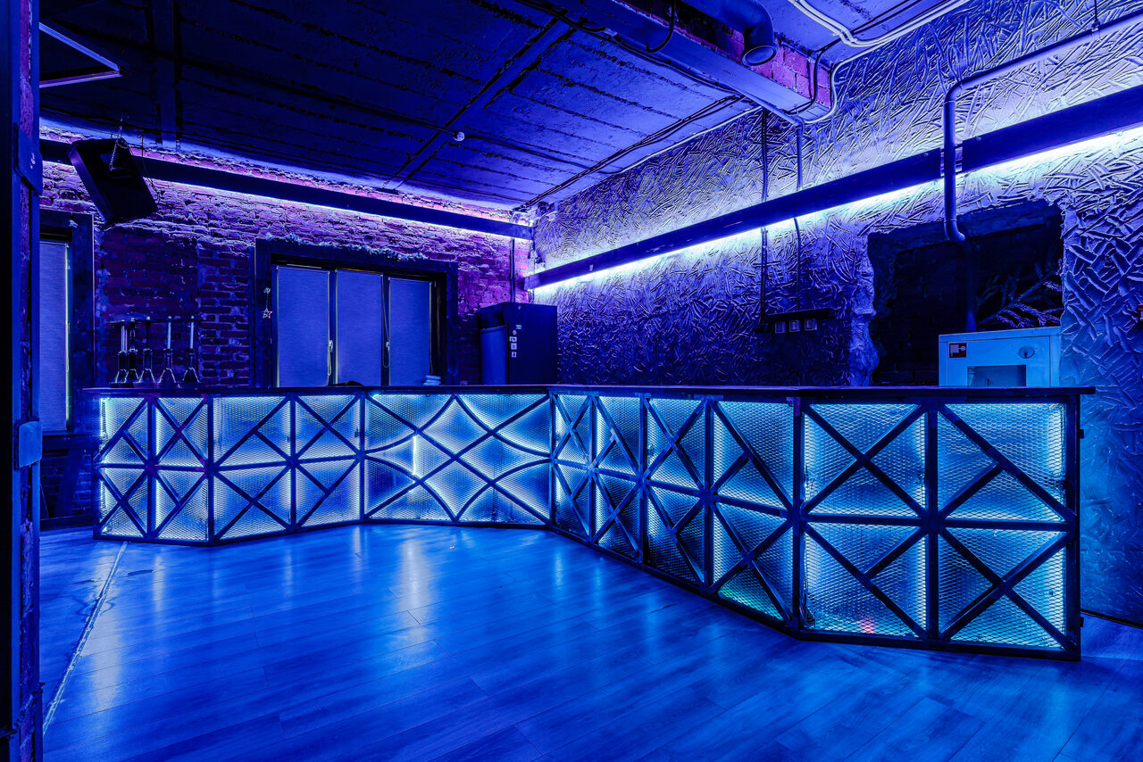 Арендовать Space Loft Лофт-пространство с неоновой подсветкой