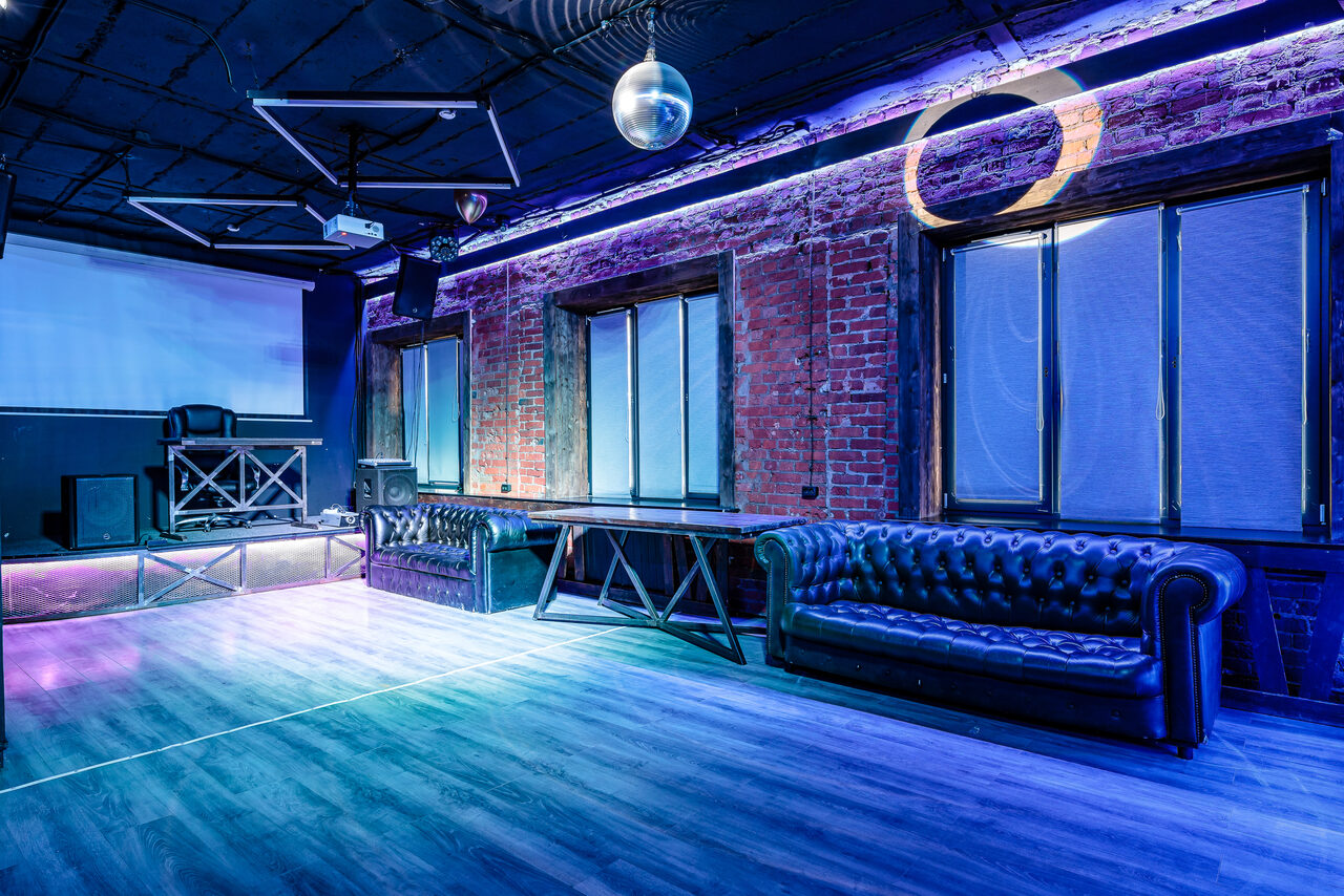 Арендовать Space Loft Лофт-пространство с неоновой подсветкой