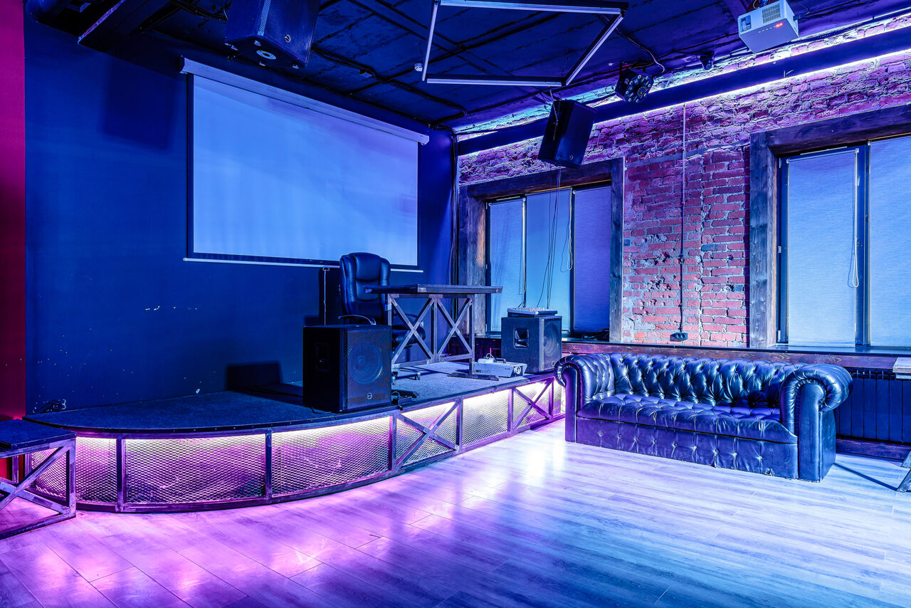 Арендовать Space Loft Лофт-пространство с неоновой подсветкой