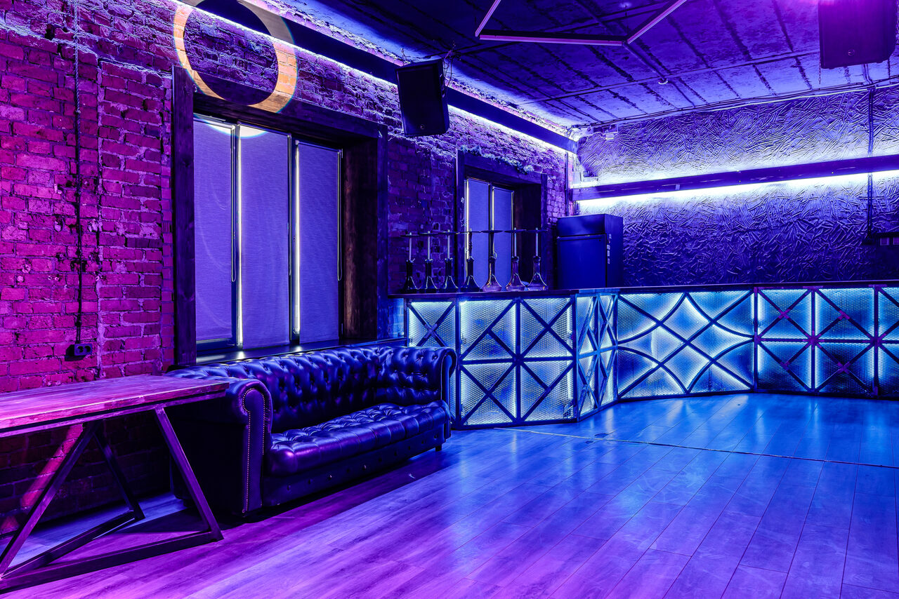 Арендовать Space Loft Лофт-пространство с неоновой подсветкой