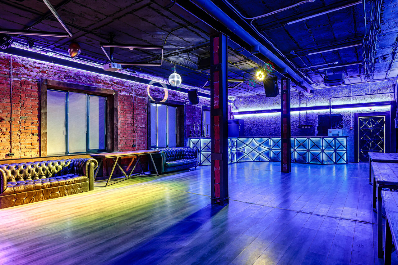 Арендовать Space Loft Лофт-пространство с неоновой подсветкой