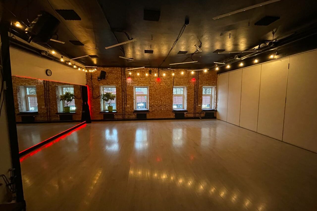 Арендовать Белый танцевальный зал