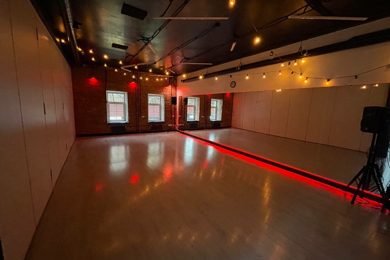 Арендовать Темный зал