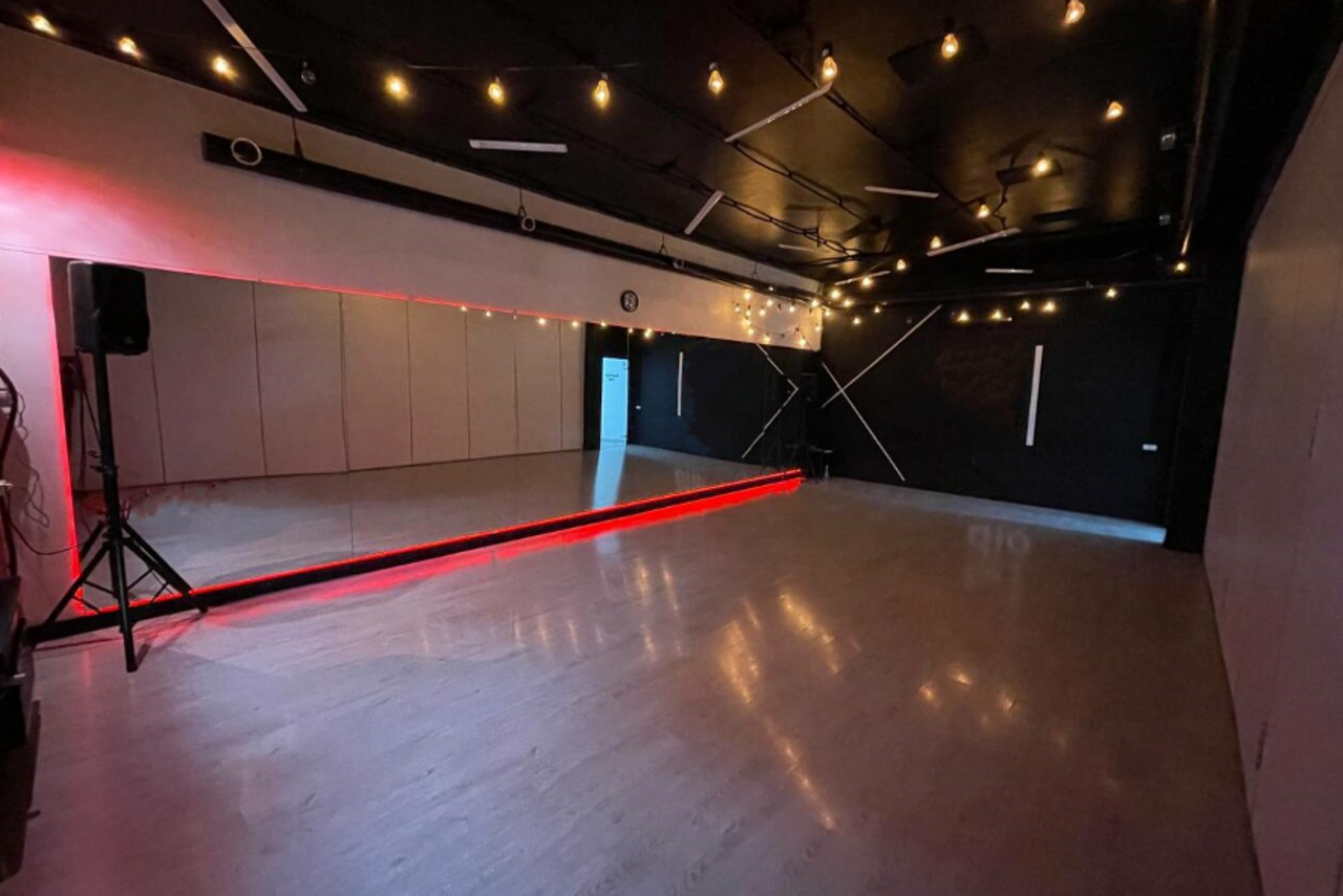 Арендовать Темный зал