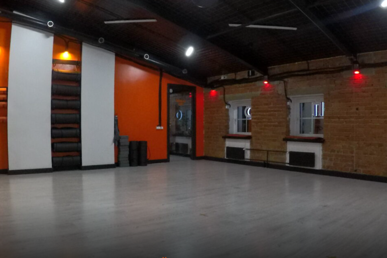 Арендовать Просторный танцевальный зал 