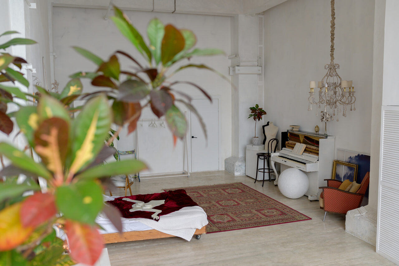 Арендовать Светлое пространство с большим окном