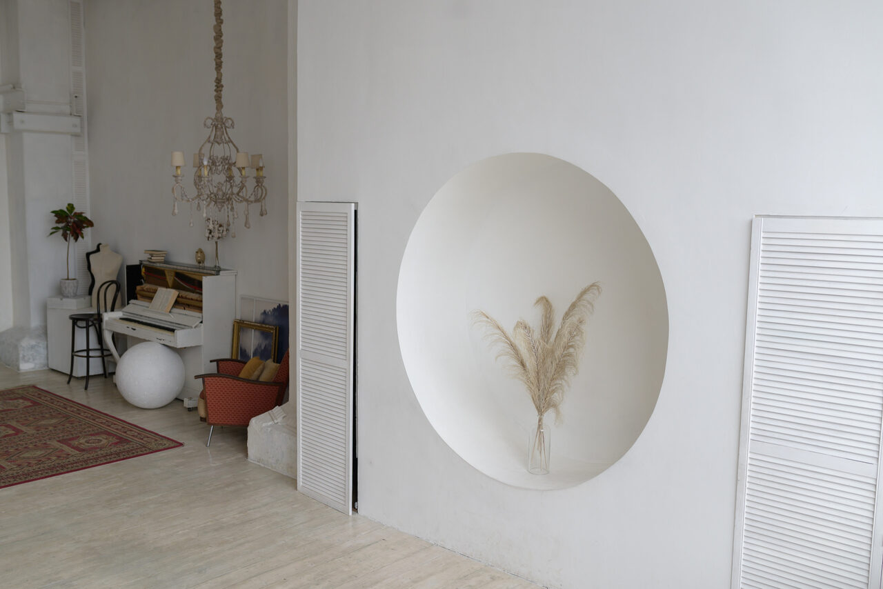 Арендовать Светлое пространство с большим окном