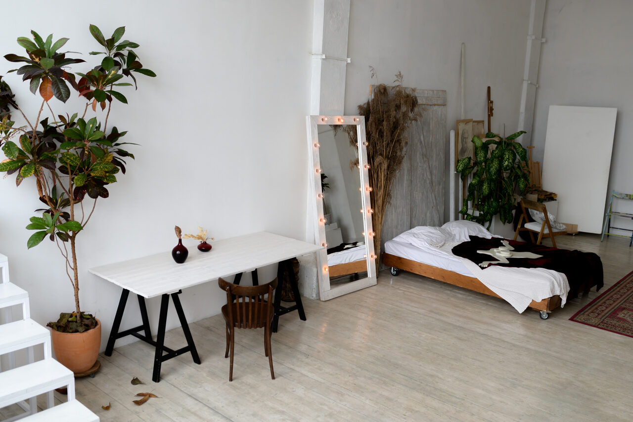 Арендовать Светлое пространство с большим окном