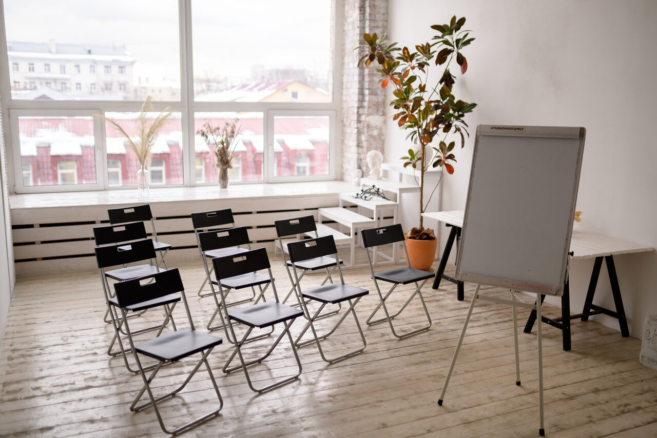 Арендовать Светлое пространство с большим окном