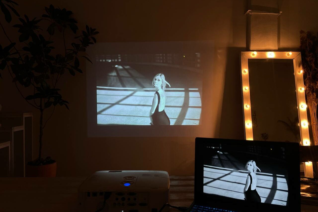 Арендовать Светлое пространство с большим окном