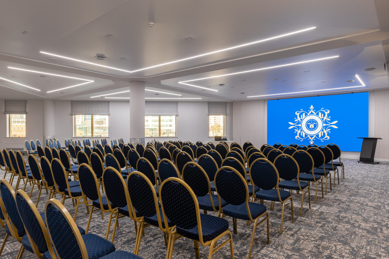 Арендовать Атриум Палас Отель