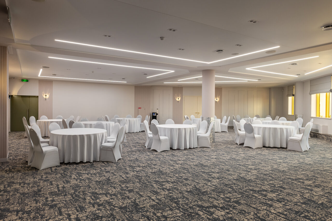 Арендовать Атриум Палас Отель