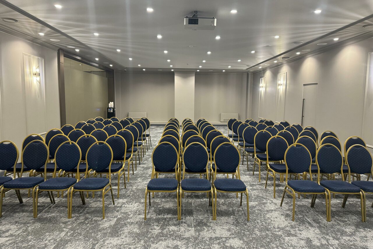 Арендовать Атриум Палас Отель