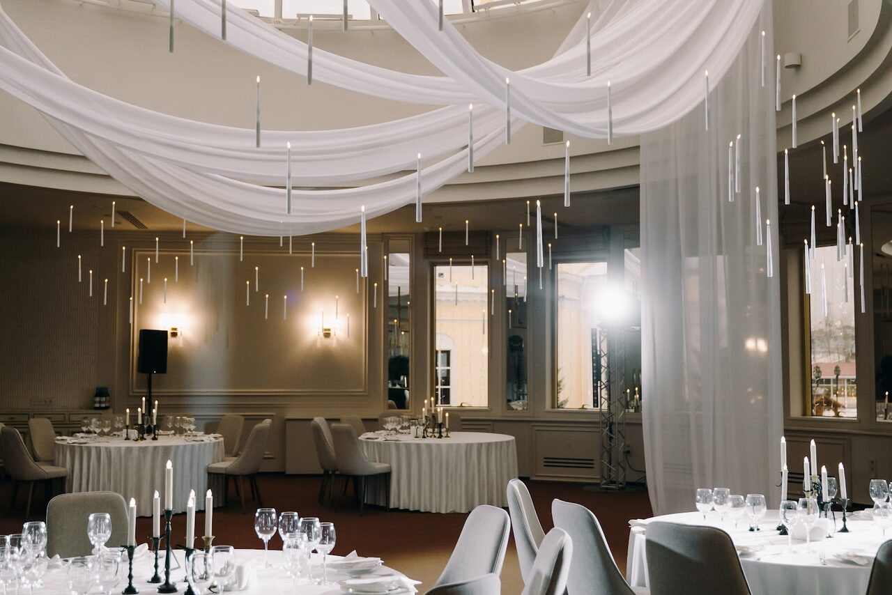 Арендовать Атриум Палас Отель