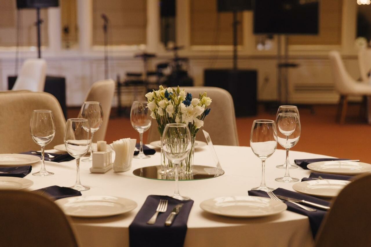 Арендовать Атриум Палас Отель