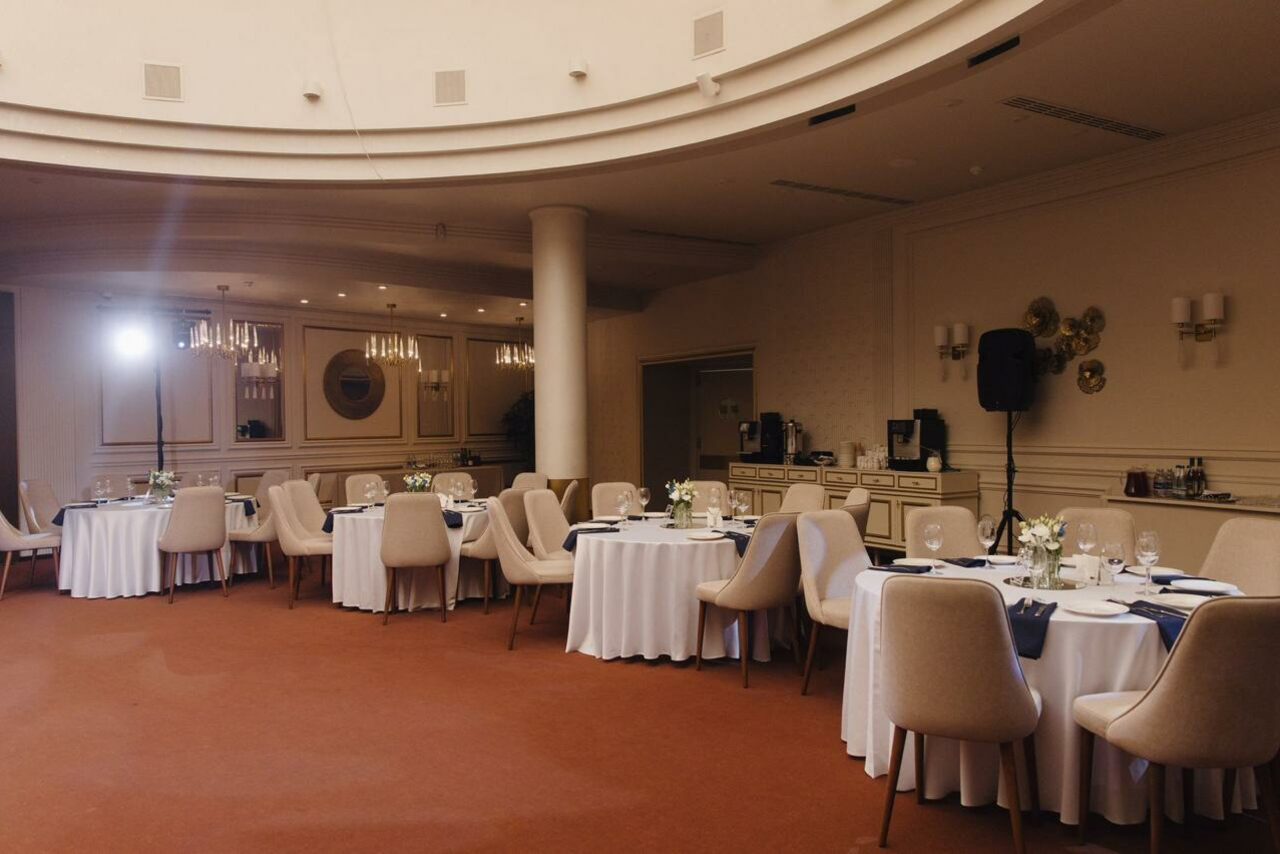 Арендовать Атриум Палас Отель