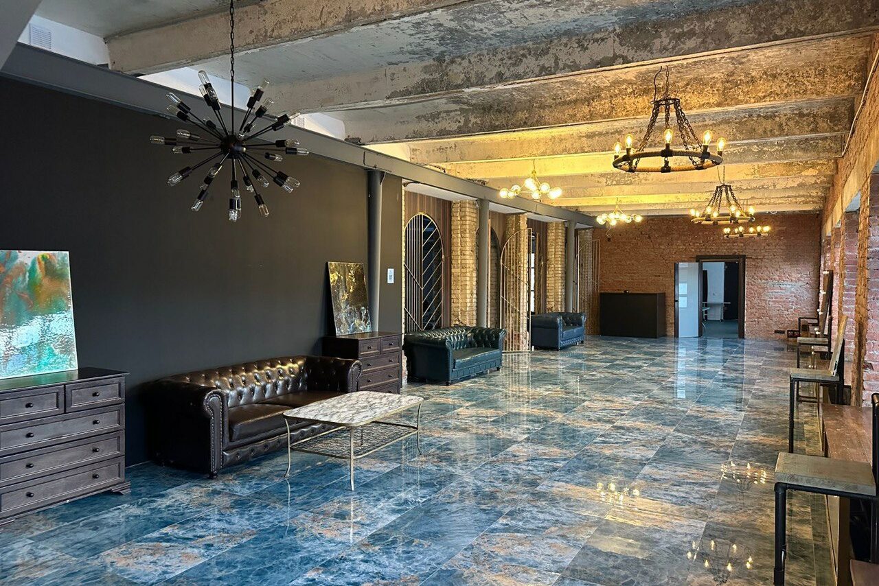 Арендовать Portal Hall. Двухэтажный стилизованный лофт