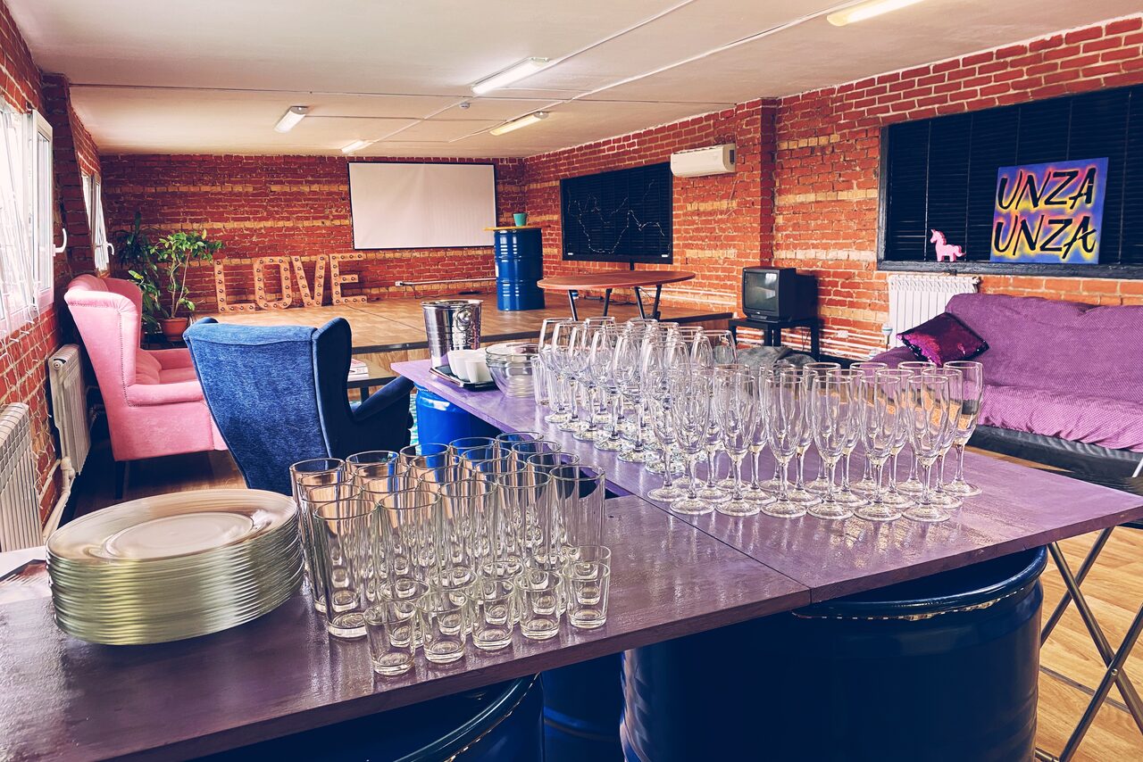 Арендовать Лофт в стиле унца-унца с выходом на крышу