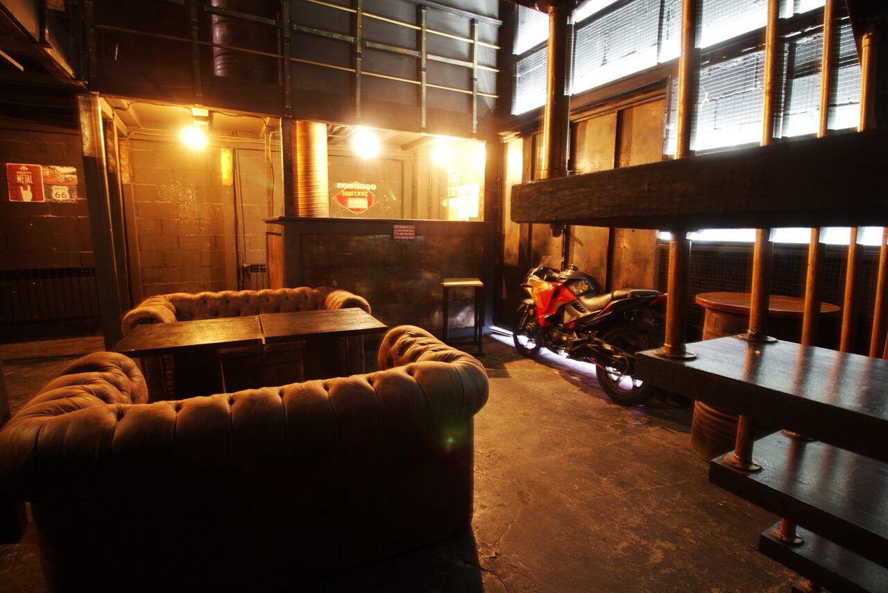 Арендовать Duplex loft with motorcycle 