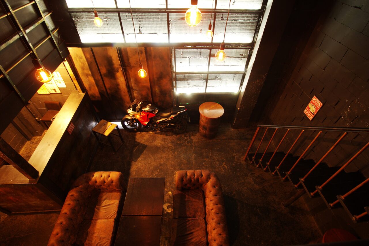 Арендовать Duplex loft with motorcycle 
