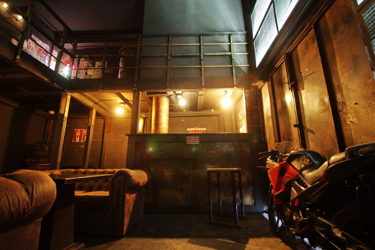 Арендовать Duplex loft with motorcycle 