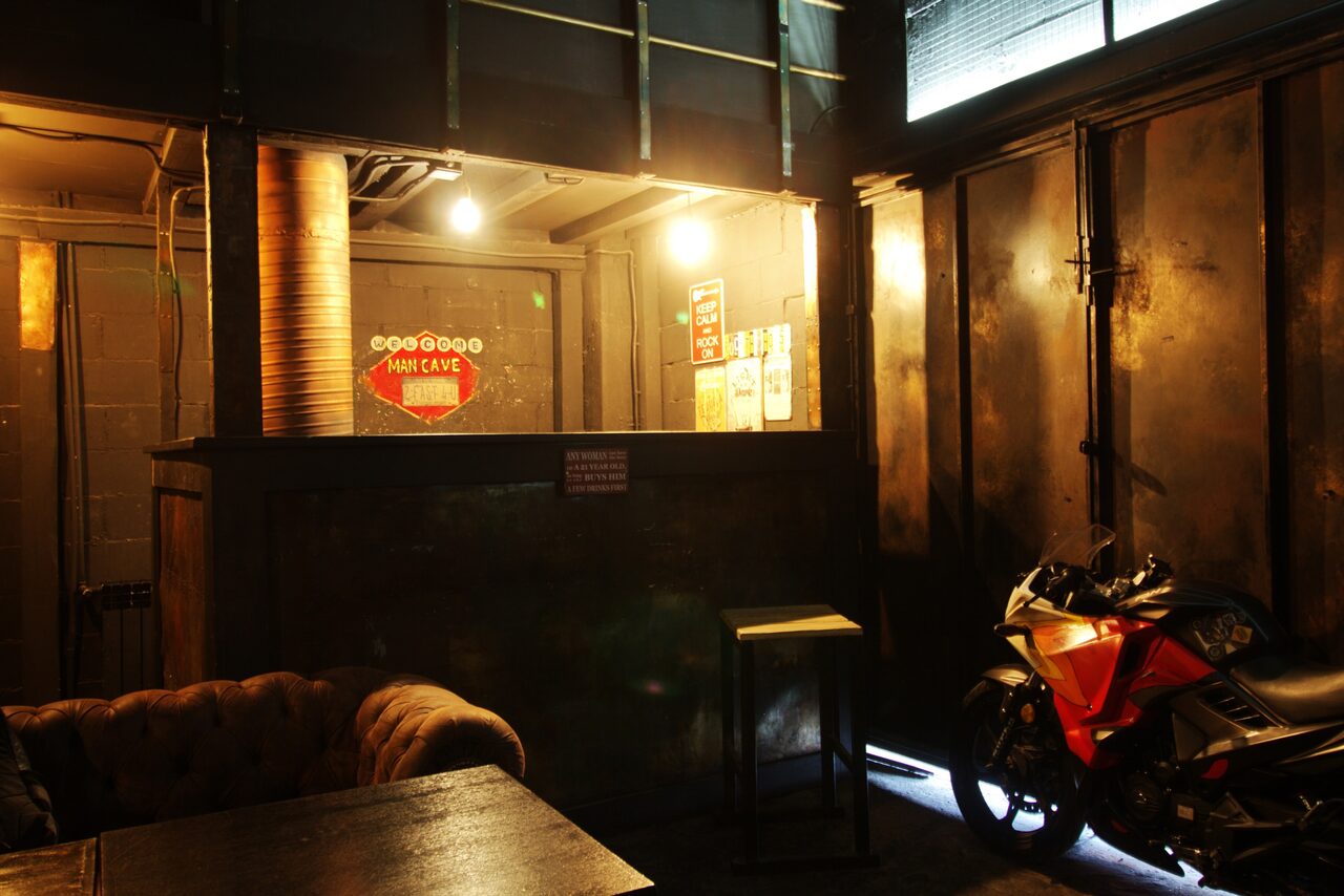 Арендовать Duplex loft with motorcycle 