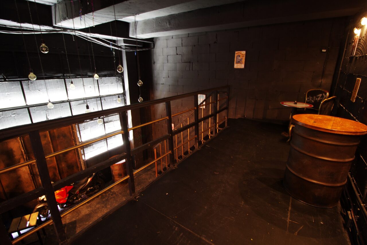 Арендовать Duplex loft with motorcycle 