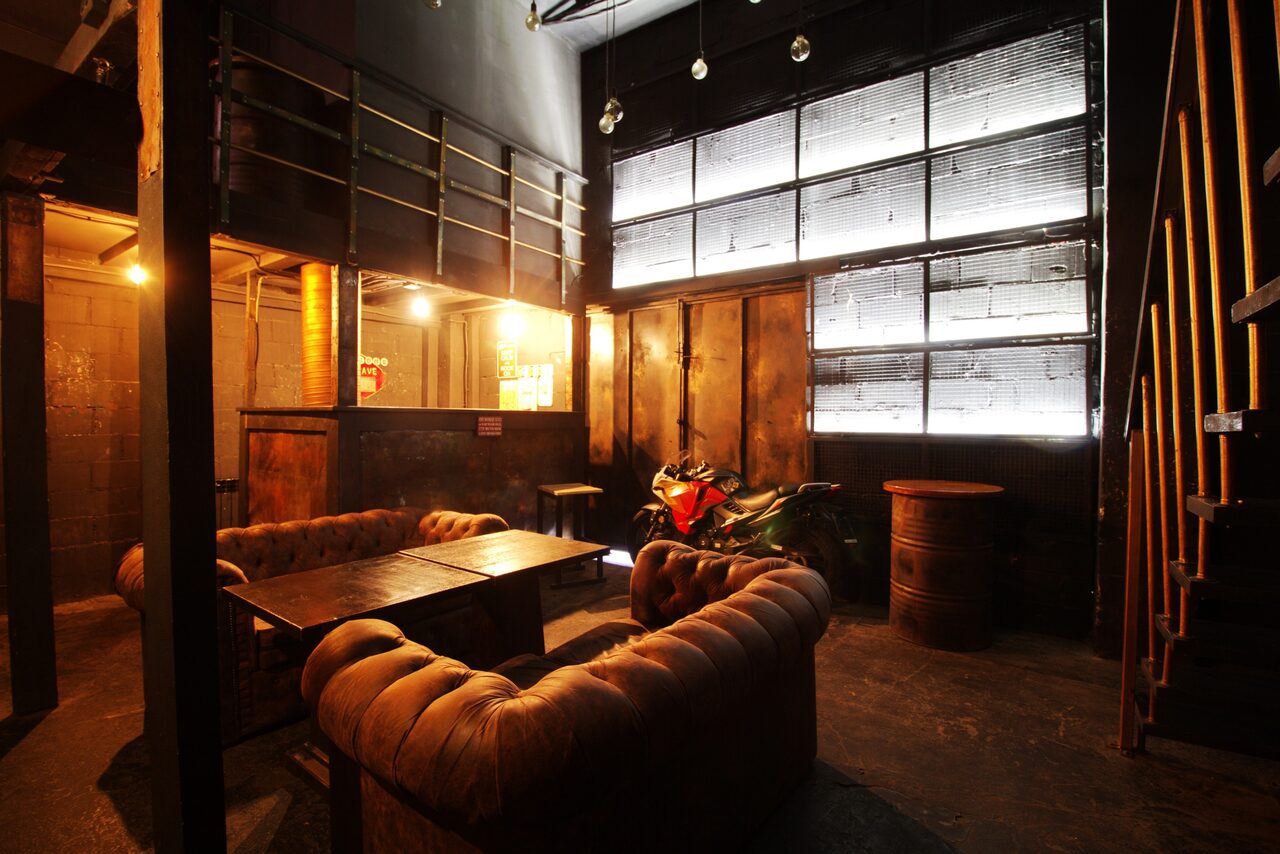 Арендовать Duplex loft with motorcycle 