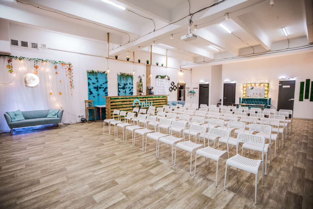 Арендовать Bright loft with a veranda for educational events