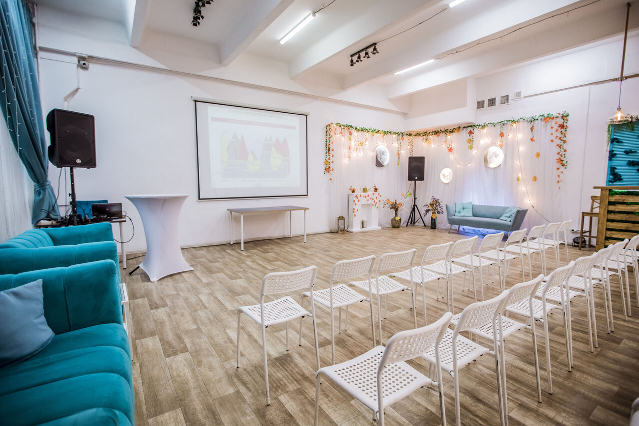 Арендовать Bright loft with a veranda for educational events