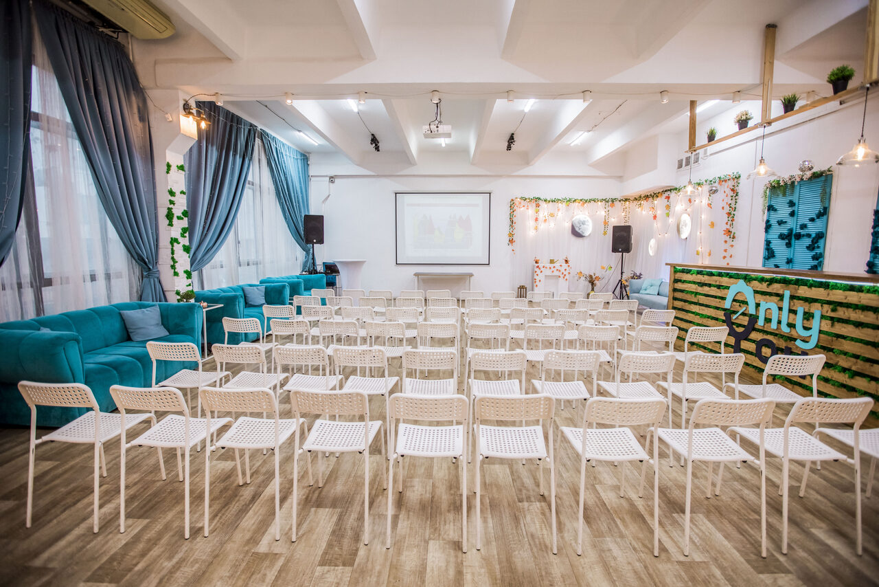 Арендовать Bright loft with a veranda for educational events