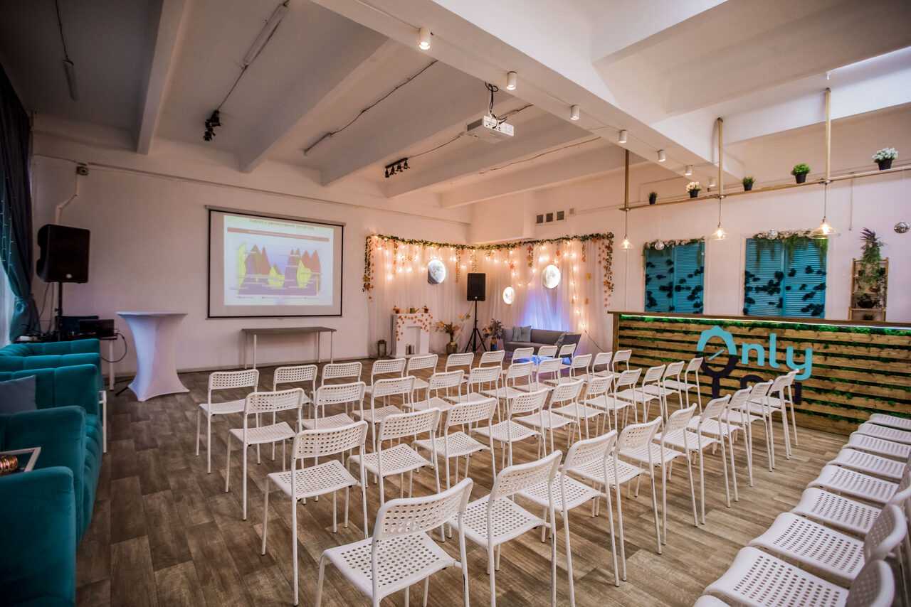 Арендовать Bright loft with a veranda for educational events