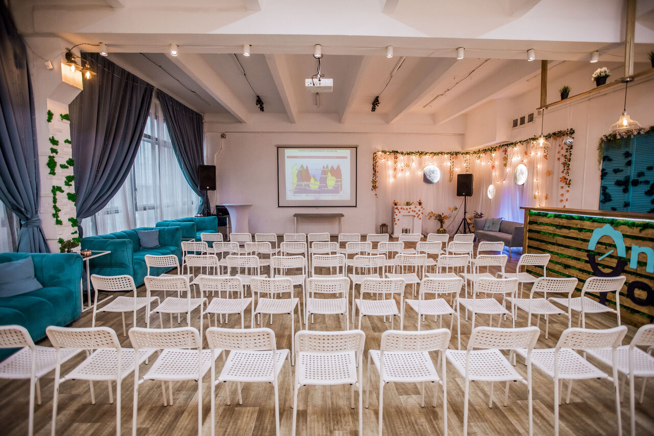Арендовать Bright loft with a veranda for educational events