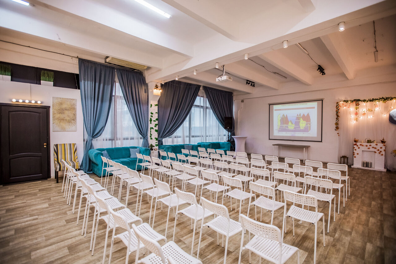 Арендовать Bright loft with a veranda for educational events