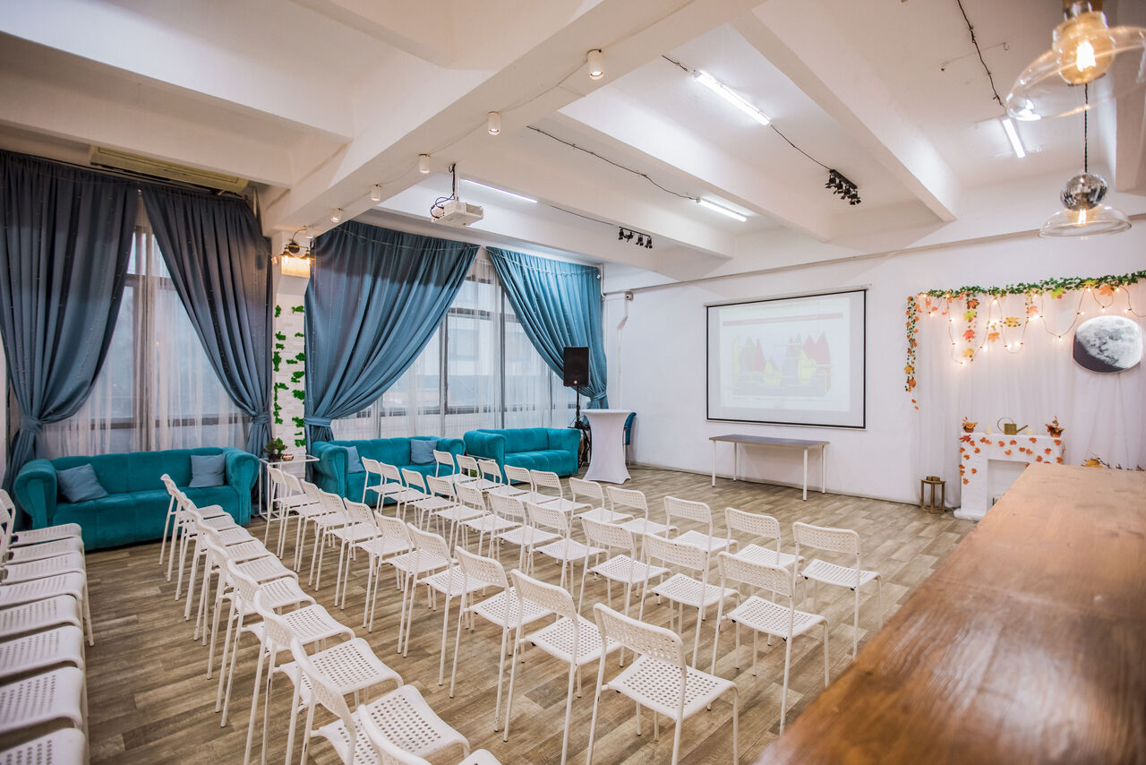 Арендовать Bright loft with a veranda for educational events