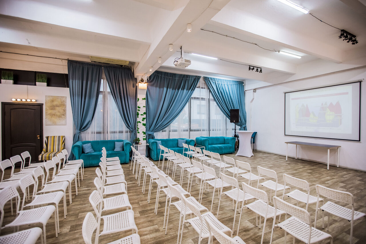 Арендовать Bright loft with a veranda for educational events