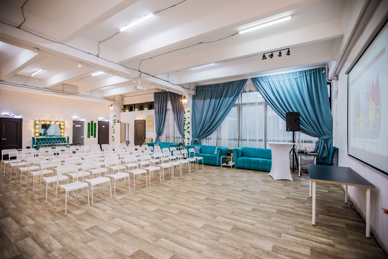 Арендовать Bright loft with a veranda for educational events